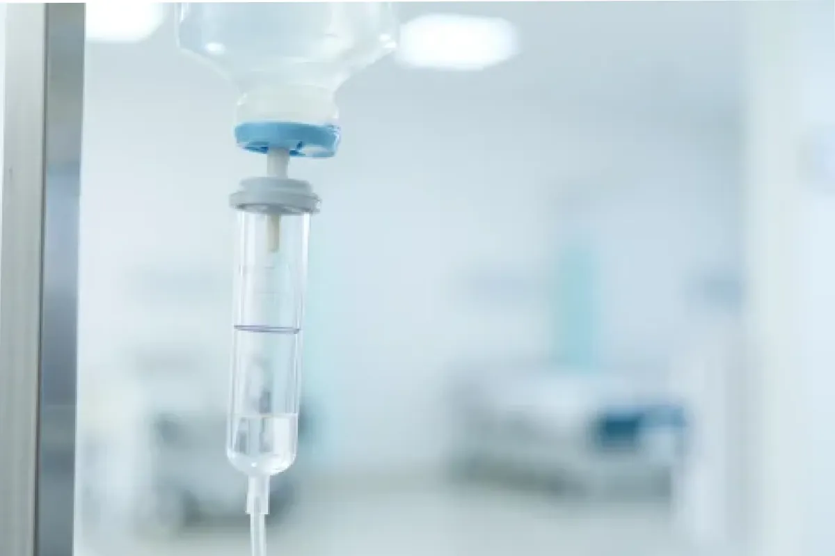 Медицинская капельница в клинике